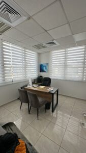 וילון גלילה לבן