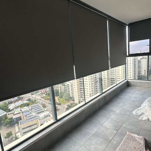 וילון גלילה האפלה אפור (חוסם אור)