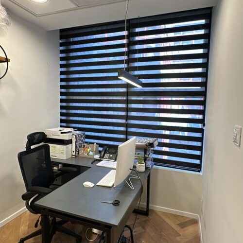 וילון זברה שחור